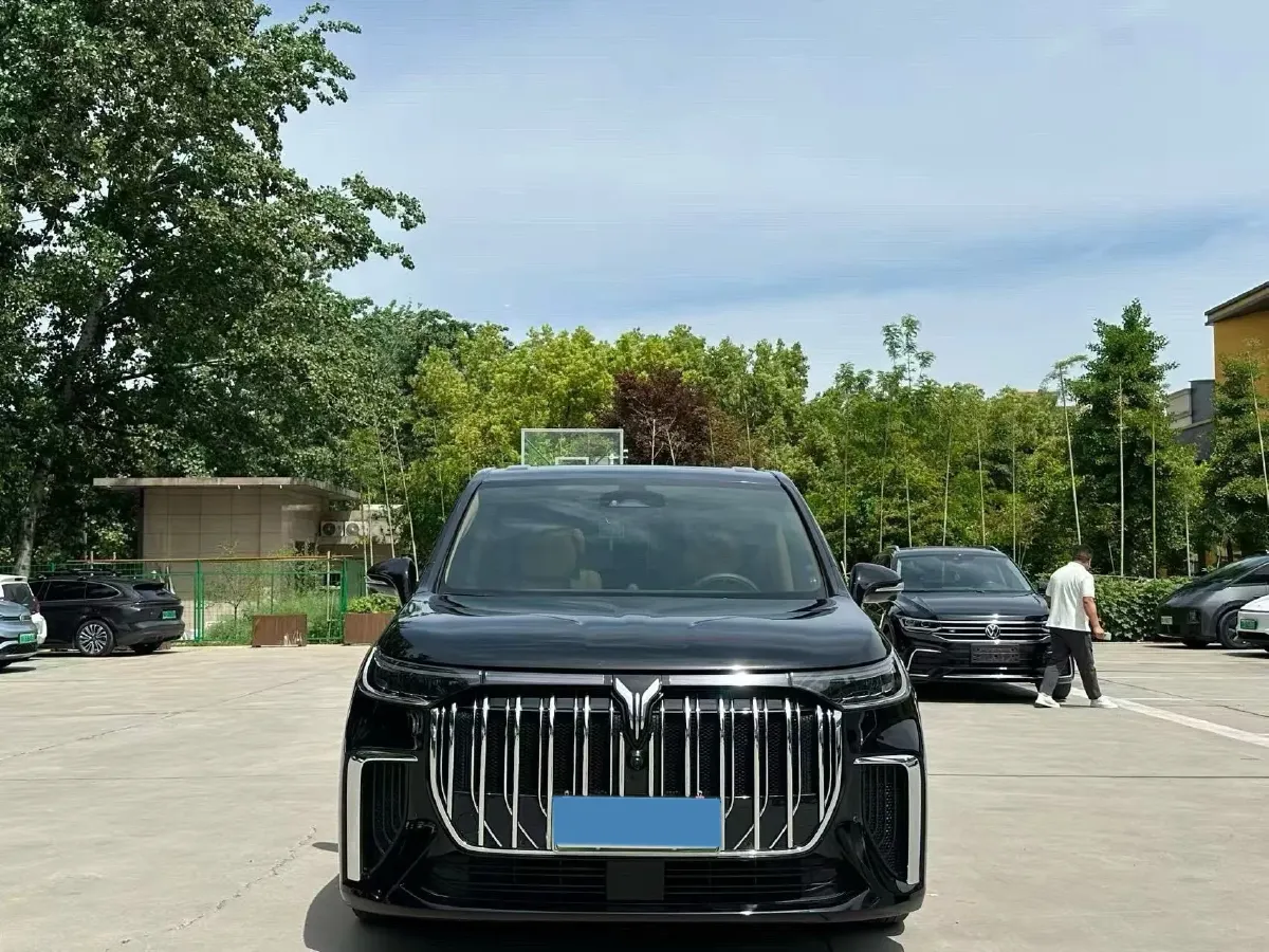2022 Voyah Dream 1.5T 136HP L4 PHEV 25.57KWH,autocango,china used car exporter,china ev exporter,chinese used car exporter,chinese used ev exporter