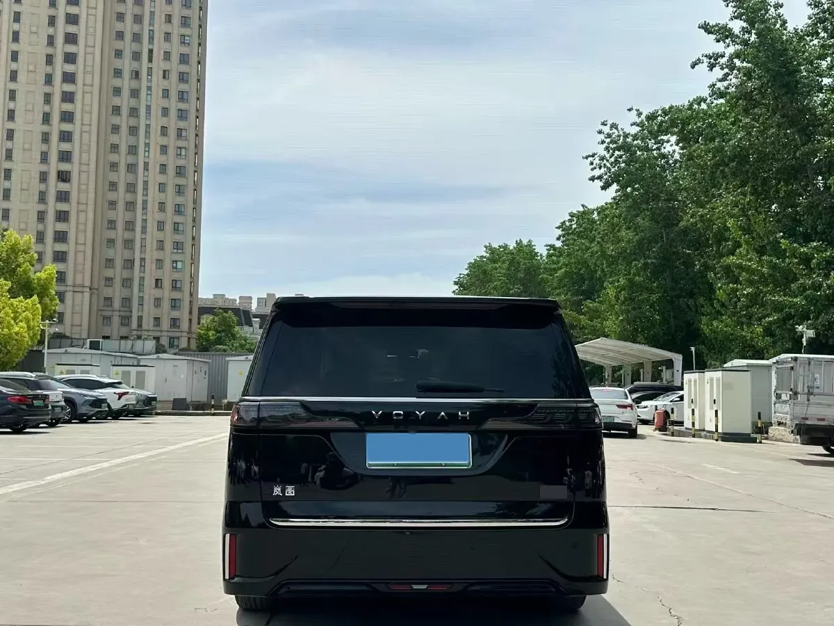 2022 Voyah Dream 1.5T 136HP L4 PHEV 25.57KWH,autocango,china used car exporter,china ev exporter,chinese used car exporter,chinese used ev exporter