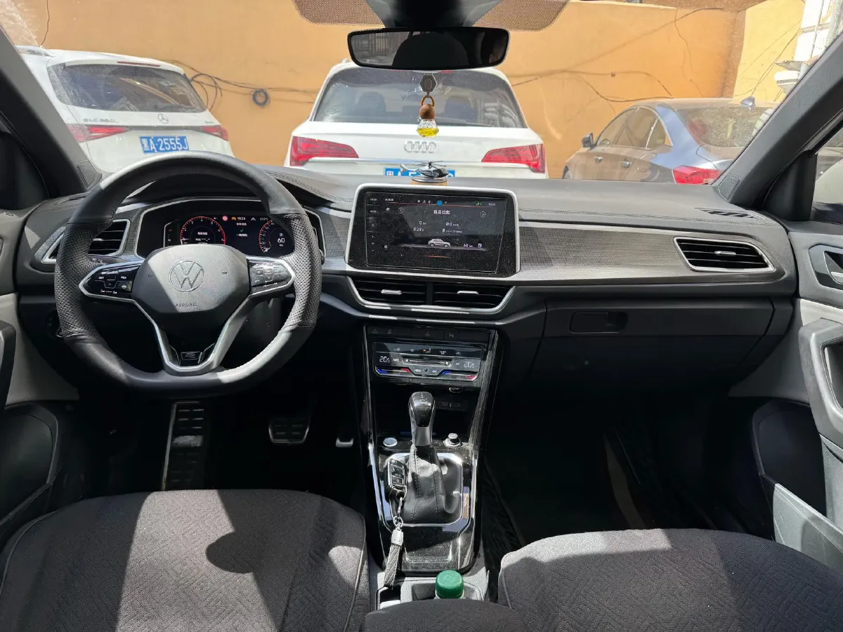 2023 Volkswagen T-Roc 1.5T 160HP L4 7DCT,autocango,china used car exporter,china ev exporter,chinese used car exporter,chinese used ev exporter