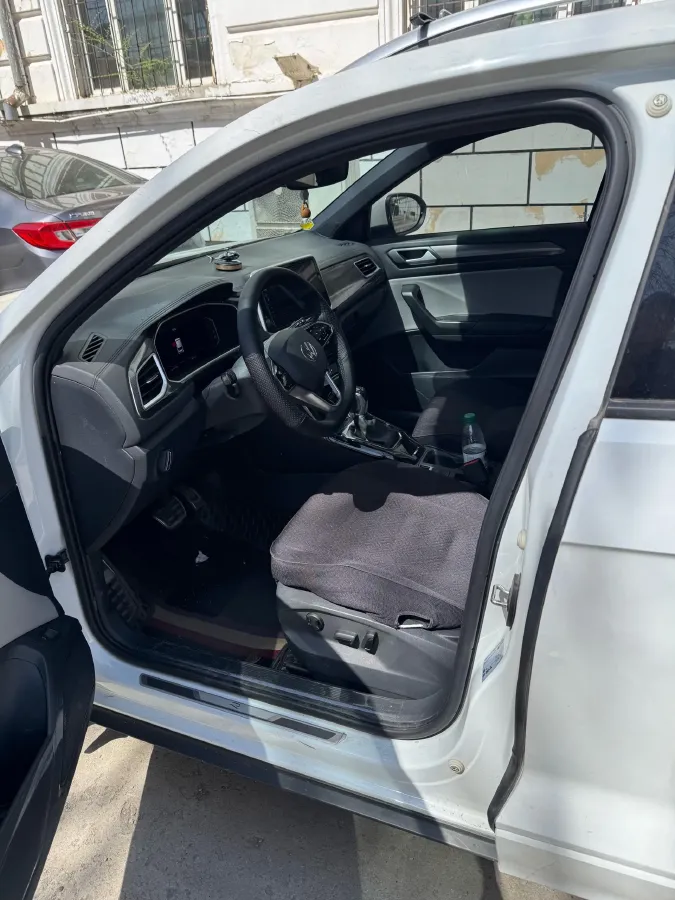 2023 Volkswagen T-Roc 1.5T 160HP L4 7DCT,autocango,china used car exporter,china ev exporter,chinese used car exporter,chinese used ev exporter