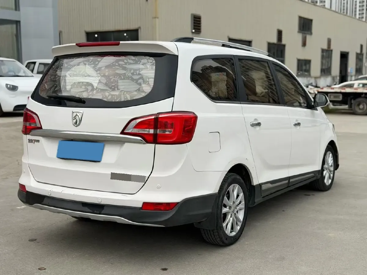 2016 BaoJun 730 1.5L 112HP L4 5MT,autocango,china used car exporter,china ev exporter,chinese used car exporter,chinese used ev exporter