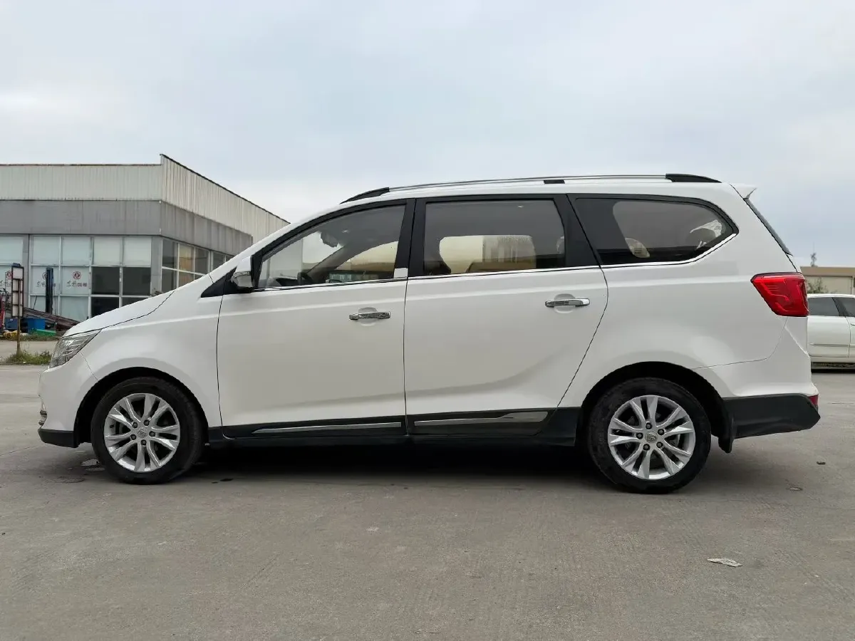 2016 BaoJun 730 1.5L 112HP L4 5MT,autocango,china used car exporter,china ev exporter,chinese used car exporter,chinese used ev exporter