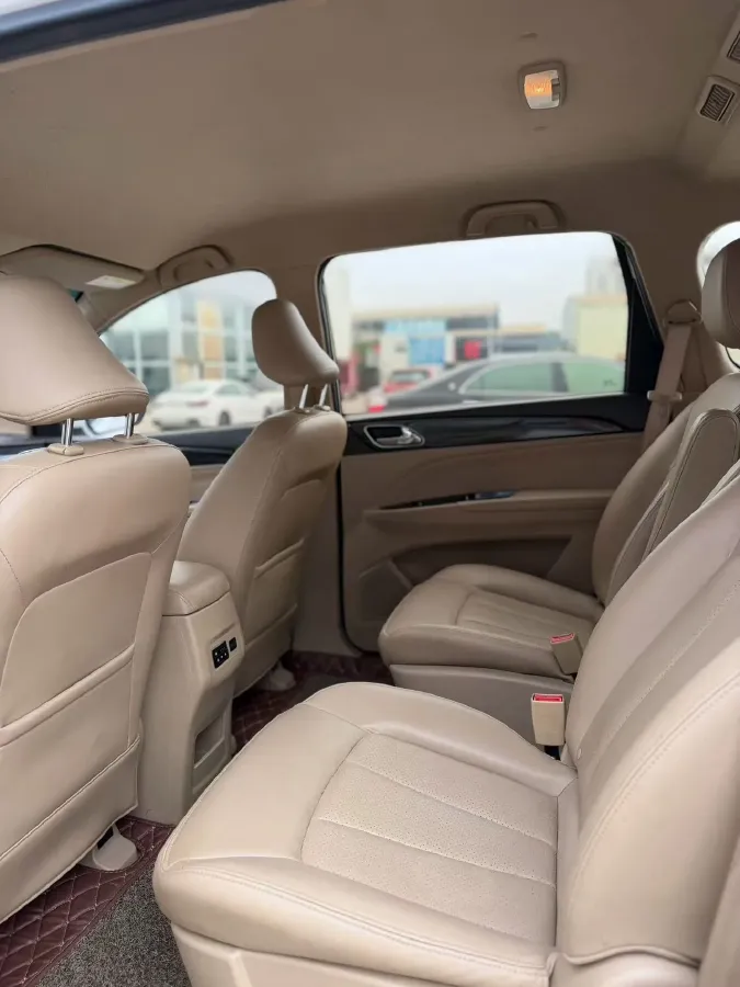 2016 BaoJun 730 1.5L 112HP L4 5MT,autocango,china used car exporter,china ev exporter,chinese used car exporter,chinese used ev exporter