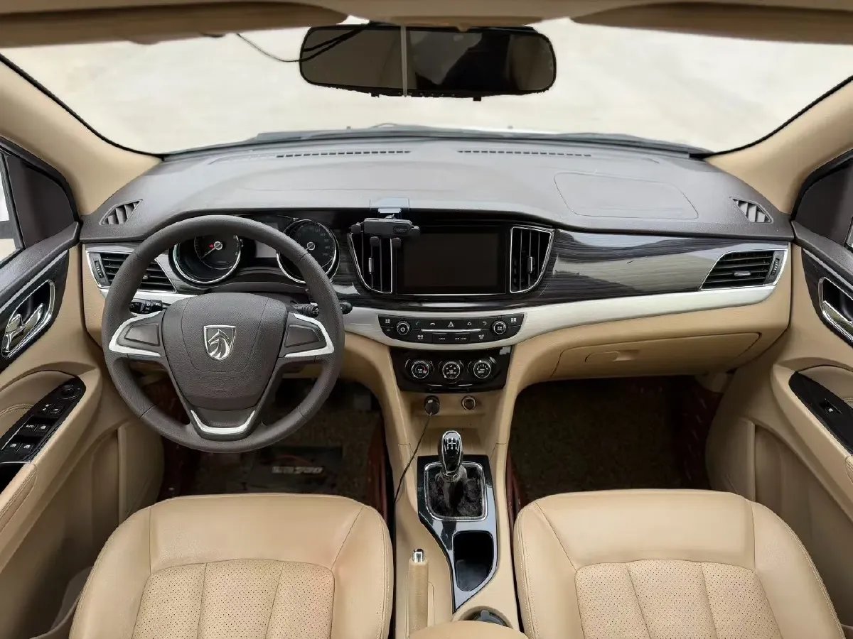 2016 BaoJun 730 1.5L 112HP L4 5MT,autocango,china used car exporter,china ev exporter,chinese used car exporter,chinese used ev exporter