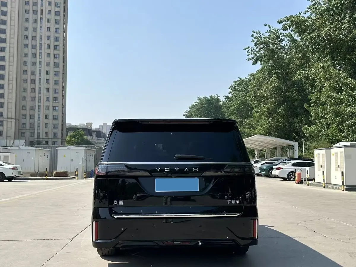 2022 Voyah Dream 1.5T 136HP L4 PHEV 25.57KWH,autocango,china used car exporter,china ev exporter,chinese used car exporter,chinese used ev exporter