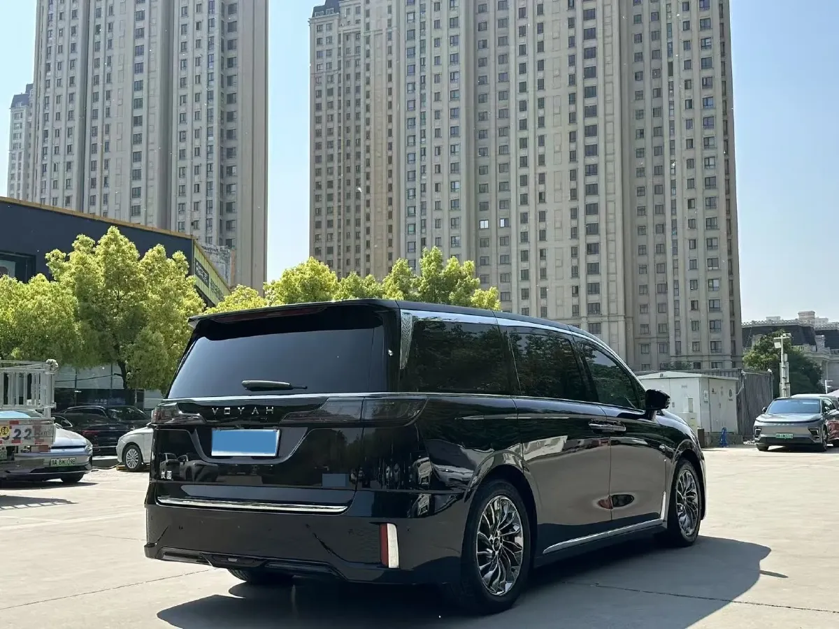 2022 Voyah Dream 1.5T 136HP L4 PHEV 25.57KWH,autocango,china used car exporter,china ev exporter,chinese used car exporter,chinese used ev exporter