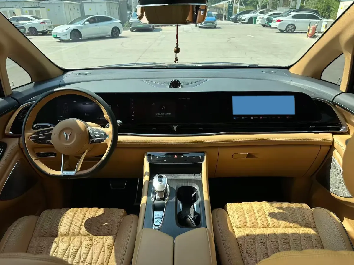 2022 Voyah Dream 1.5T 136HP L4 PHEV 25.57KWH,autocango,china used car exporter,china ev exporter,chinese used car exporter,chinese used ev exporter