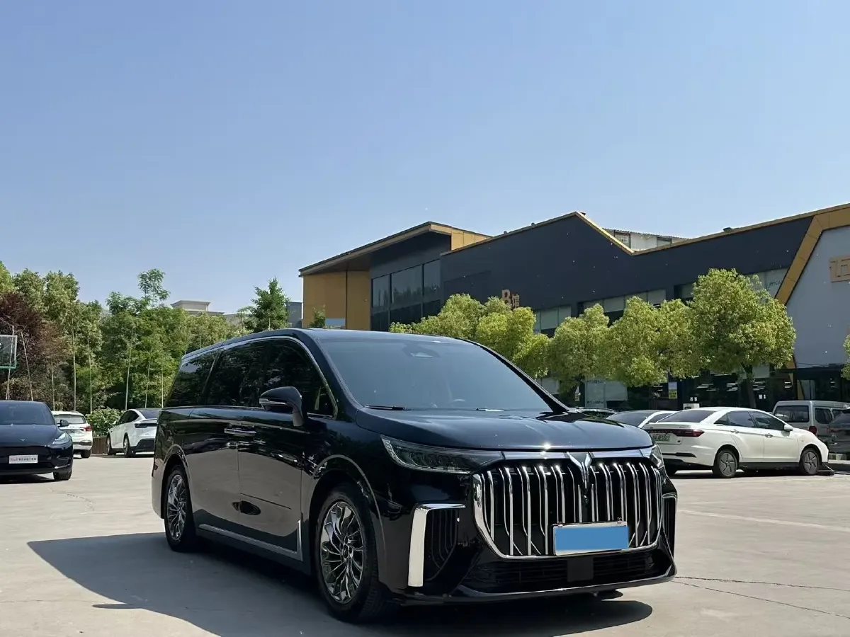 2022 Voyah Dream 1.5T 136HP L4 PHEV 25.57KWH,autocango,china used car exporter,china ev exporter,chinese used car exporter,chinese used ev exporter