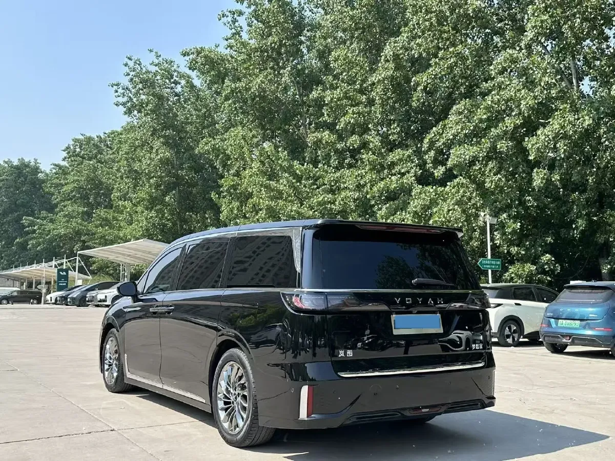 2022 Voyah Dream 1.5T 136HP L4 PHEV 25.57KWH,autocango,china used car exporter,china ev exporter,chinese used car exporter,chinese used ev exporter