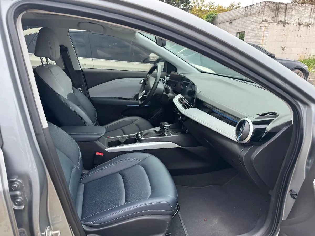 2023 Chevrolet Monza 1.5L 113HP L4 6DCT,autocango,china used car exporter,china ev exporter,chinese used car exporter,chinese used ev exporter