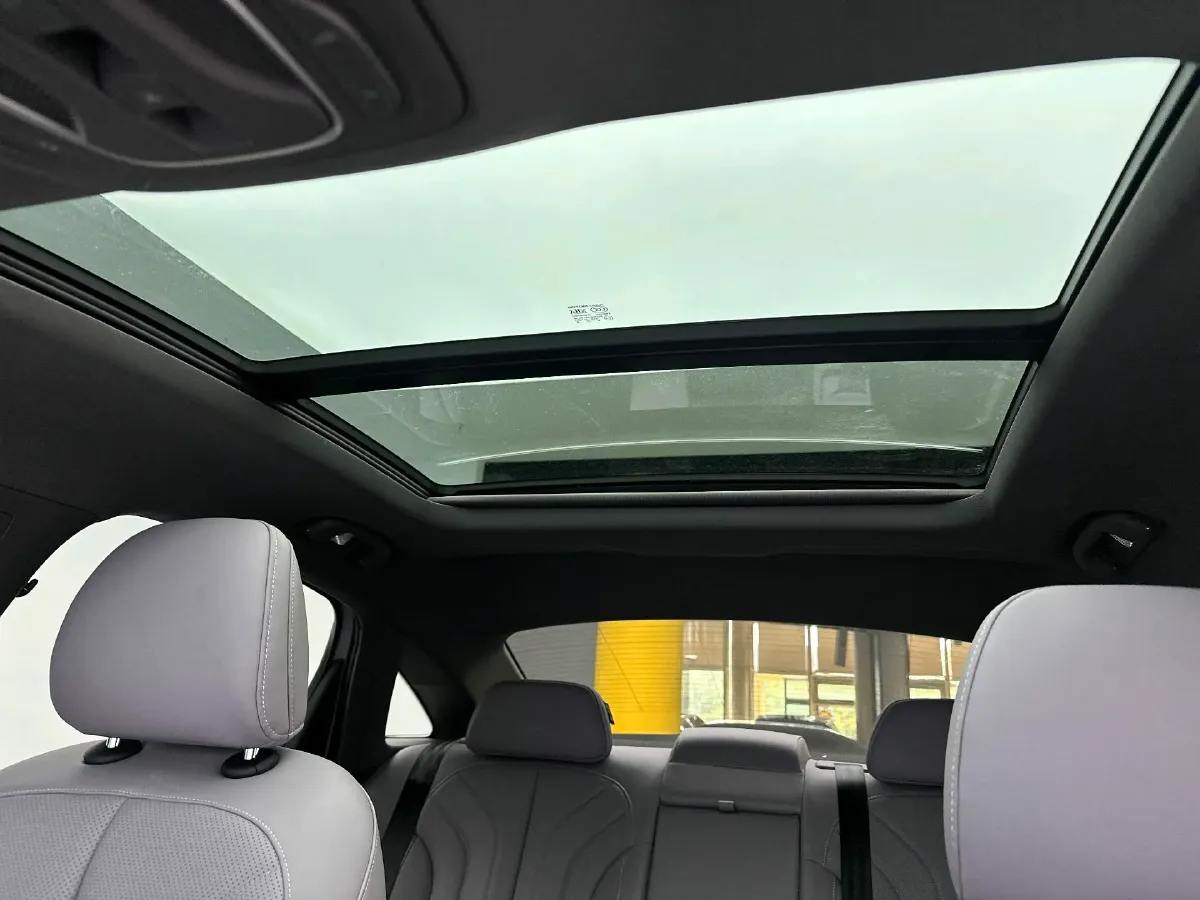 2025 Roewe M7 DMH 1.5L 112HP L4 1DHT PHEV,autocango,china used car exporter,china ev exporter,chinese used car exporter,chinese used ev exporter