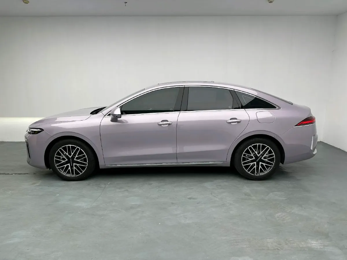 2025 Roewe M7 DMH 1.5L 112HP L4 1DHT PHEV,autocango,china used car exporter,china ev exporter,chinese used car exporter,chinese used ev exporter
