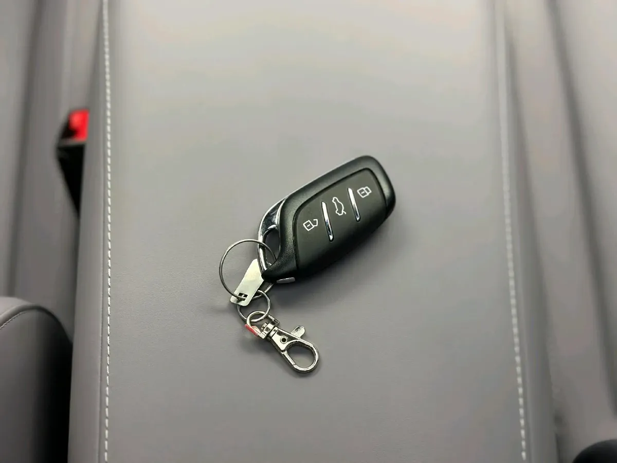 2025 Roewe M7 DMH 1.5L 112HP L4 1DHT PHEV,autocango,china used car exporter,china ev exporter,chinese used car exporter,chinese used ev exporter