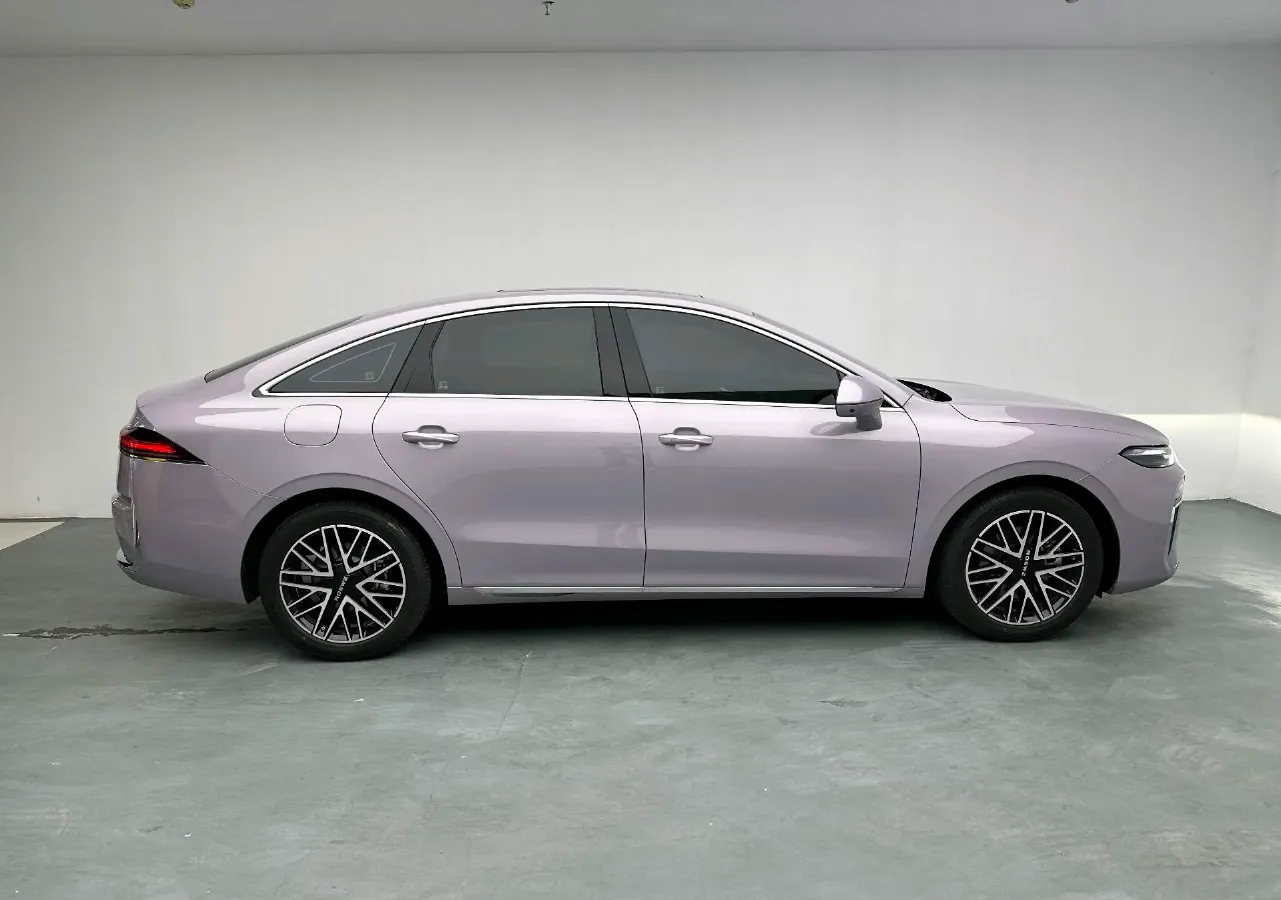 2025 Roewe M7 DMH 1.5L 112HP L4 1DHT PHEV,autocango,china used car exporter,china ev exporter,chinese used car exporter,chinese used ev exporter