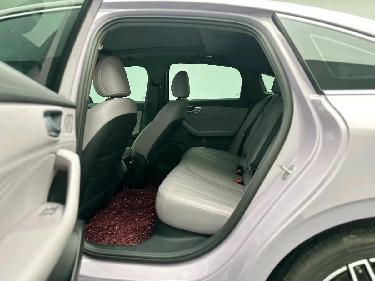 2025 Roewe M7 DMH 1.5L 112HP L4 1DHT PHEV,autocango,china used car exporter,china ev exporter,chinese used car exporter,chinese used ev exporter
