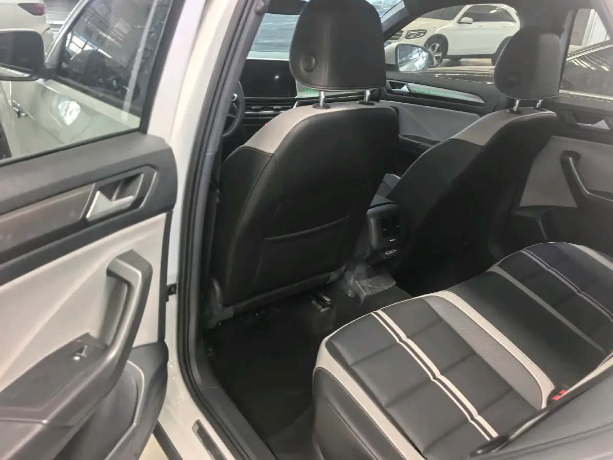 2023 Volkswagen T-Roc 1.5T 160HP L4 7DCT,autocango,china used car exporter,china ev exporter,chinese used car exporter,chinese used ev exporter