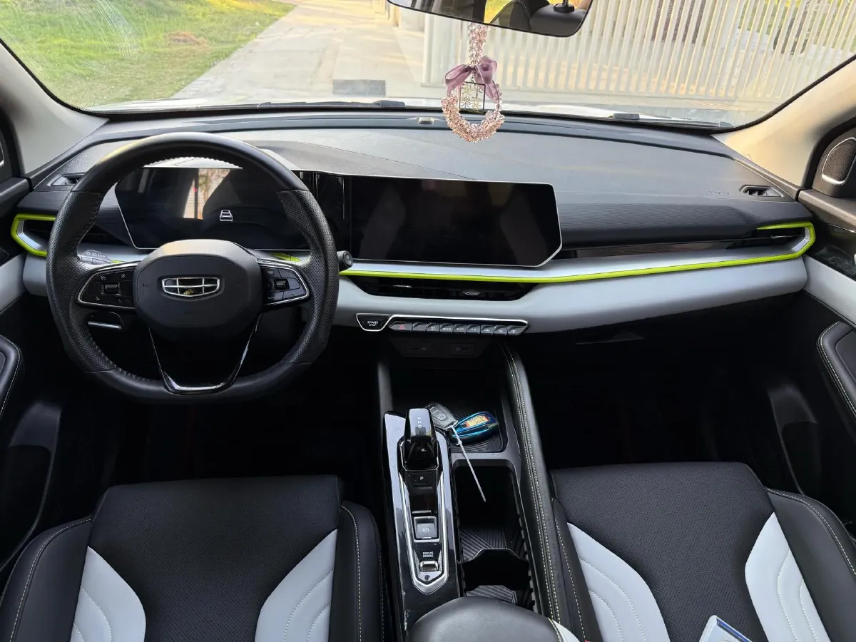 2023 Geely Coolray 1.5T 181HP L4 7DCT,autocango,china used car exporter,china ev exporter,chinese used car exporter,chinese used ev exporter