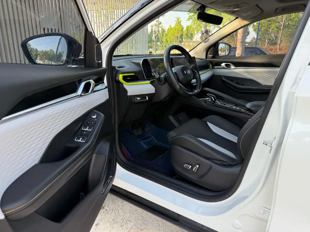 2023 Geely Coolray 1.5T 181HP L4 7DCT,autocango,china used car exporter,china ev exporter,chinese used car exporter,chinese used ev exporter