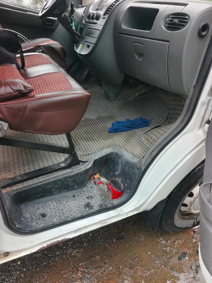 2018 MAXUS XinTu V80 2.5T 136HP L4 6MT,autocango,china used car exporter,china ev exporter,chinese used car exporter,chinese used ev exporter