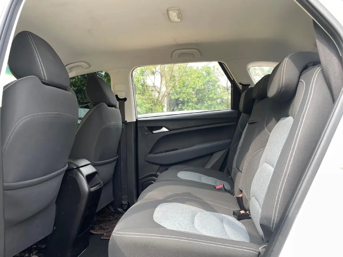 2019 BaoJun 530 1.5T 150HP L4 6MT,autocango,china used car exporter,china ev exporter,chinese used car exporter,chinese used ev exporter