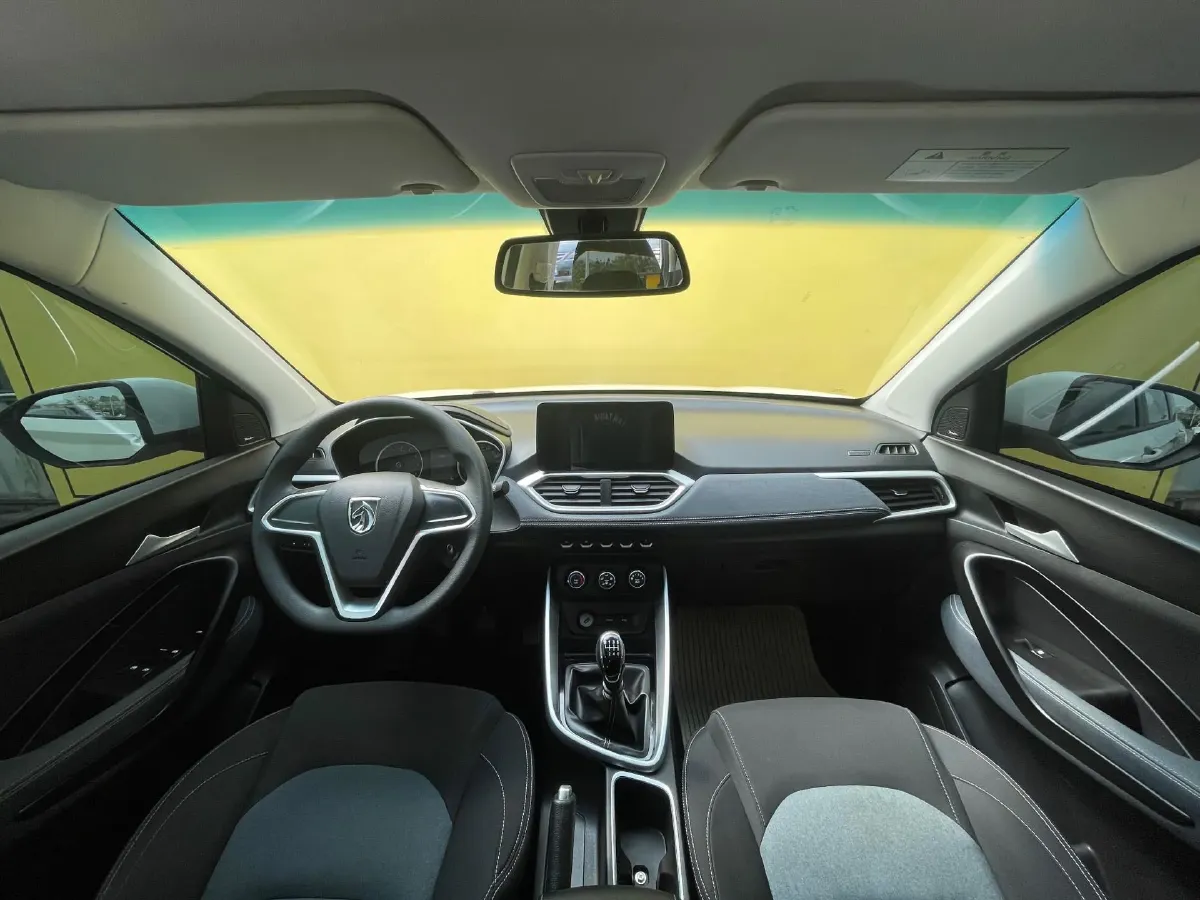 2019 BaoJun 530 1.5T 150HP L4 6MT,autocango,china used car exporter,china ev exporter,chinese used car exporter,chinese used ev exporter