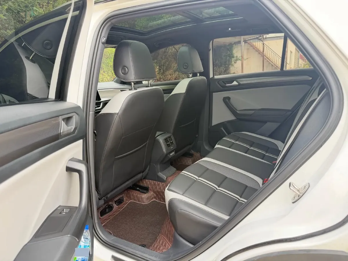 2025 Volkswagen T-Roc 1.5T 160HP L4 7DCT,autocango,china used car exporter,china ev exporter,chinese used car exporter,chinese used ev exporter
