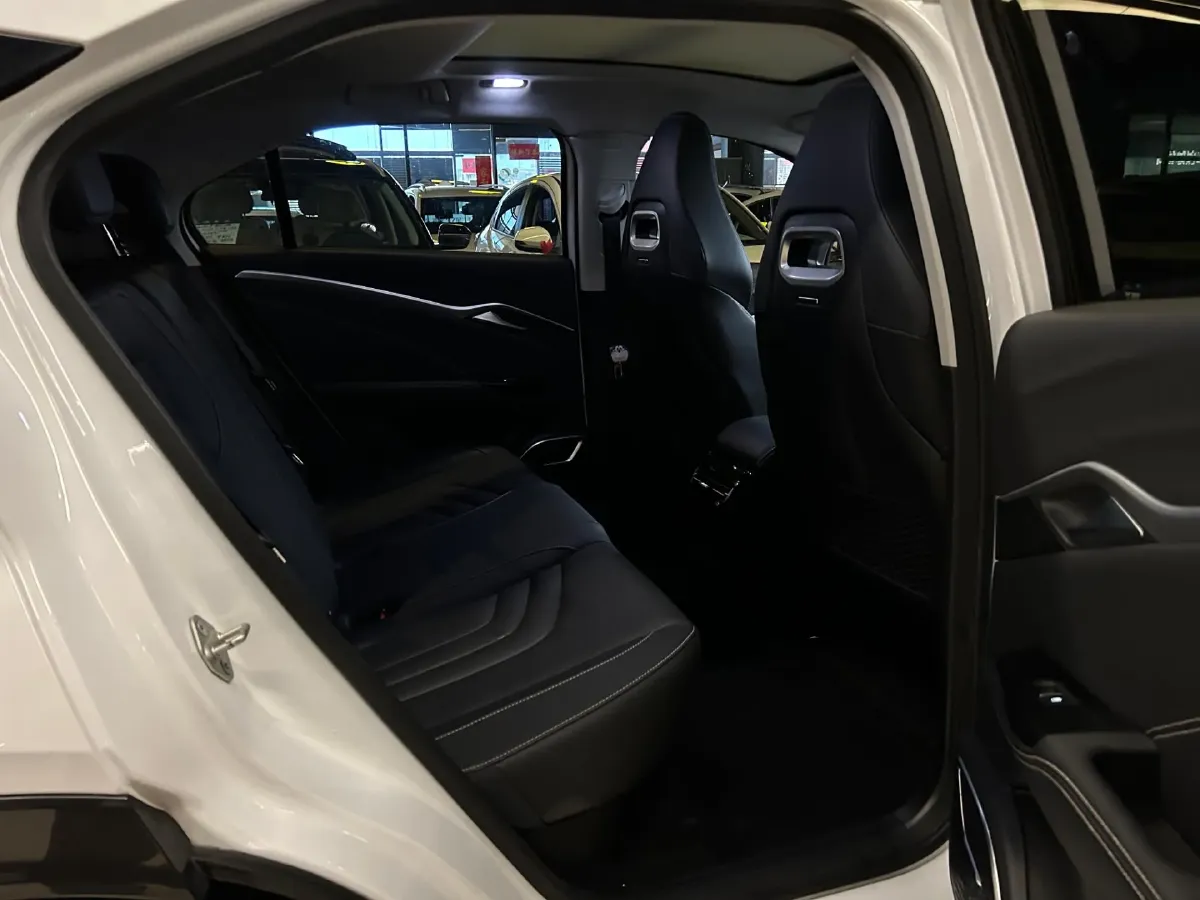 2022 Ford Focus 1.5T 177HP L4 6AT,autocango,china used car exporter,china ev exporter,chinese used car exporter,chinese used ev exporter