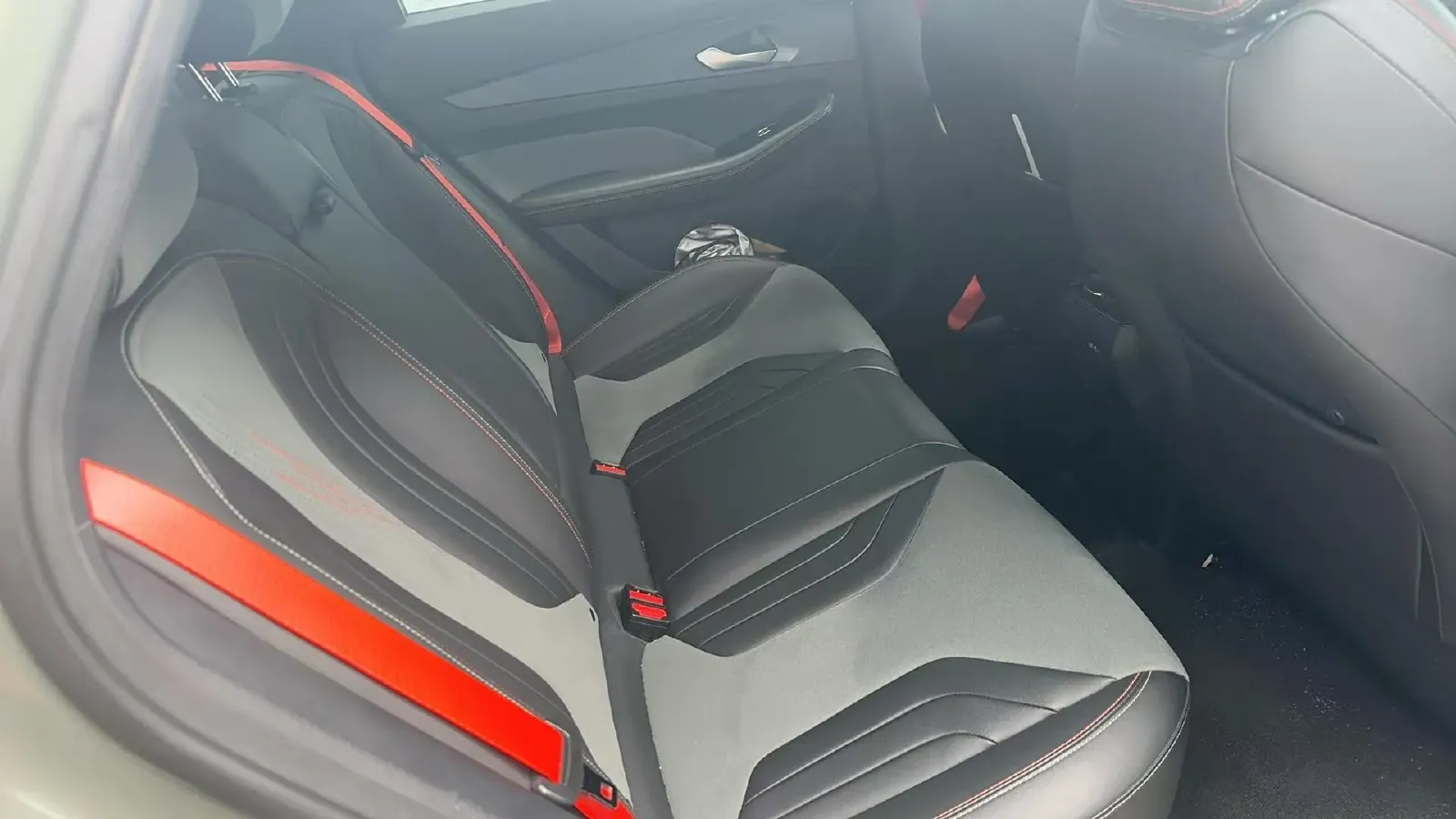 2022 Geely Binray 1.5T 181HP L4 7DCT,autocango,china used car exporter,china ev exporter,chinese used car exporter,chinese used ev exporter