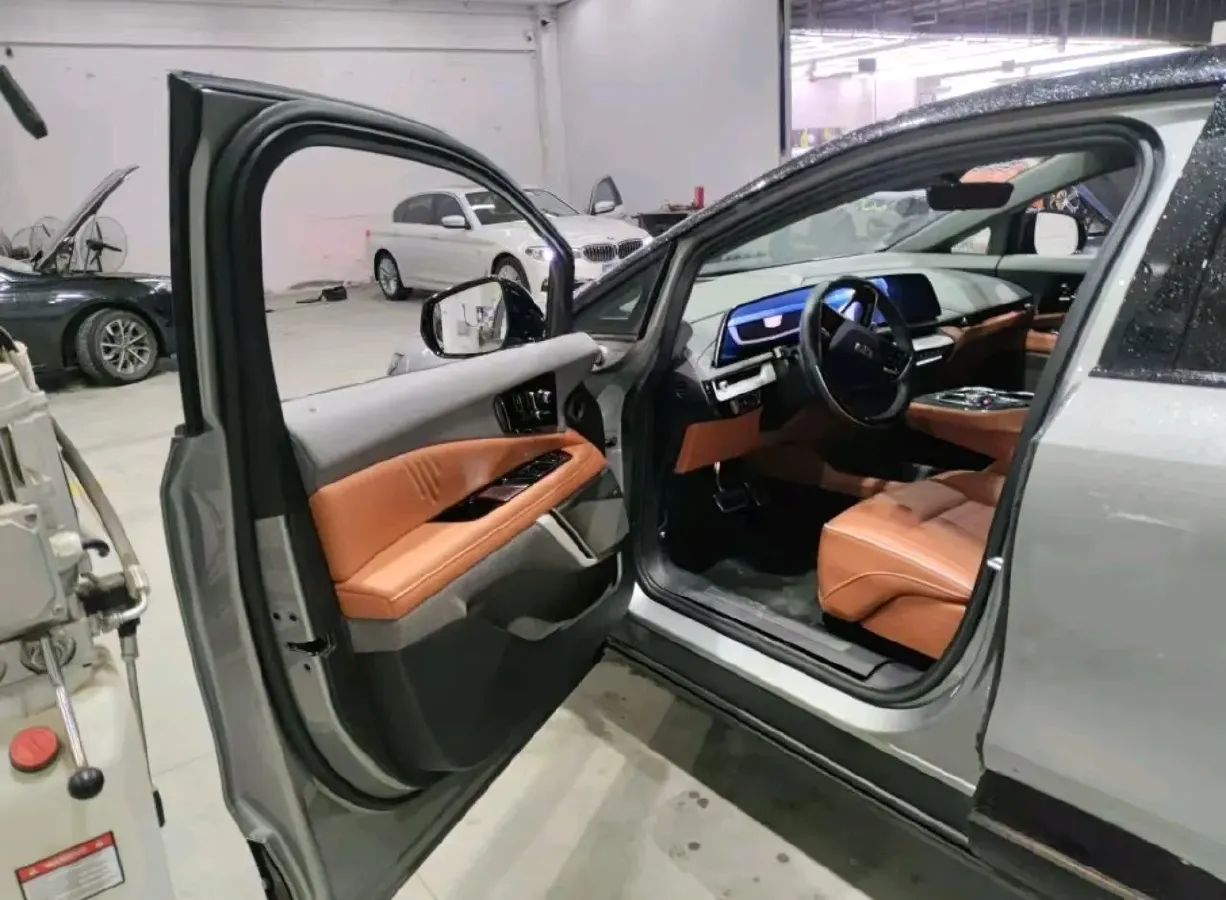 2024 Cadillac OPTIQ BEV 79.7KWH,autocango,china used car exporter,china ev exporter,chinese used car exporter,chinese used ev exporter