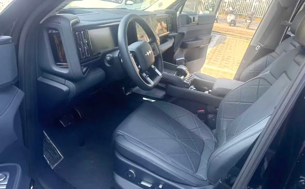 2025 FangChengBao Bao 5 1.5T 194HP L4 E-CVT PHEV 31.8KWH,autocango,china used car exporter,china ev exporter,chinese used car exporter,chinese used ev exporter