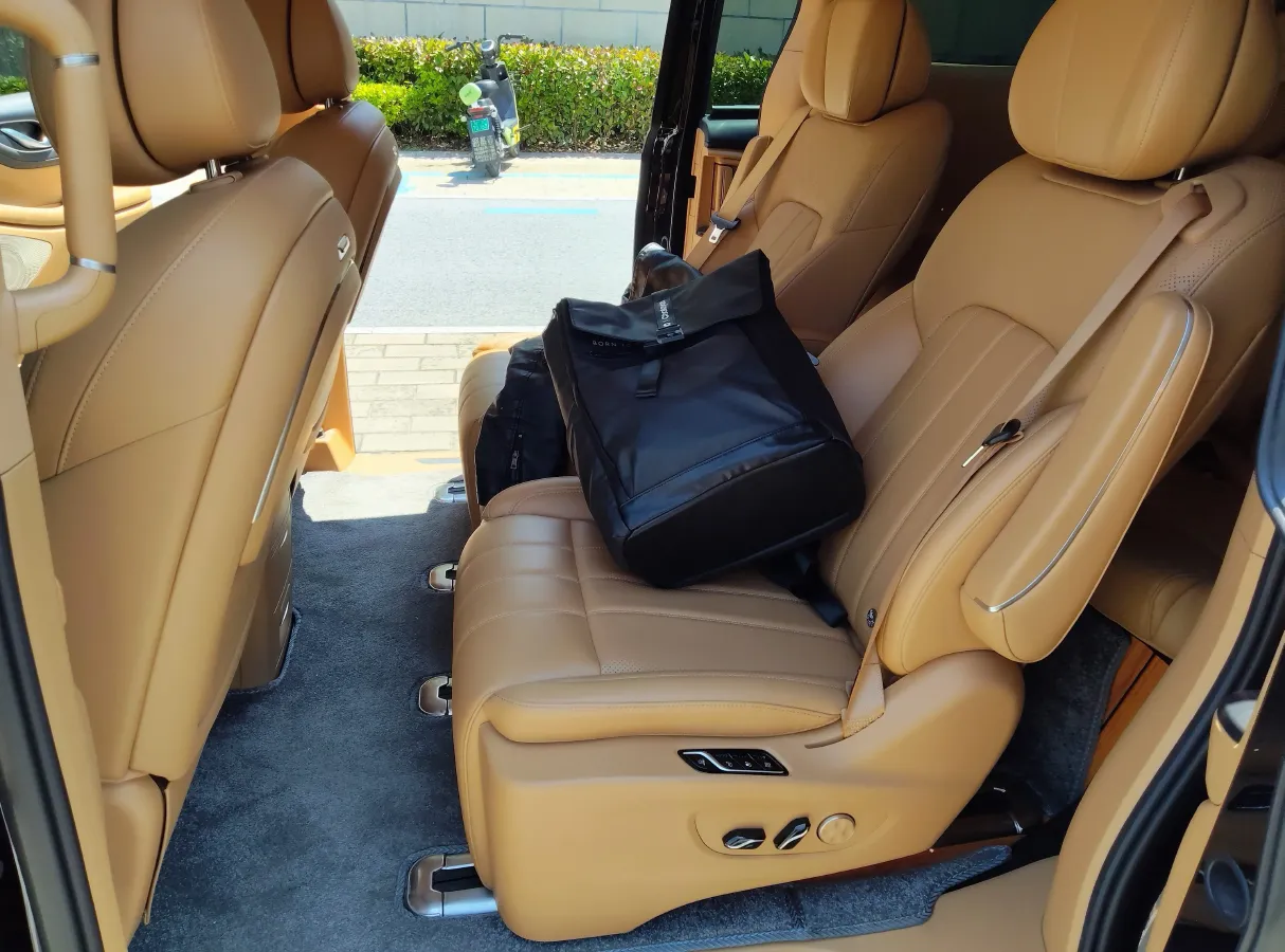 2024 Voyah Dream 1.5T 150HP L4 PHEV 43KWH,autocango,china used car exporter,china ev exporter,chinese used car exporter,chinese used ev exporter