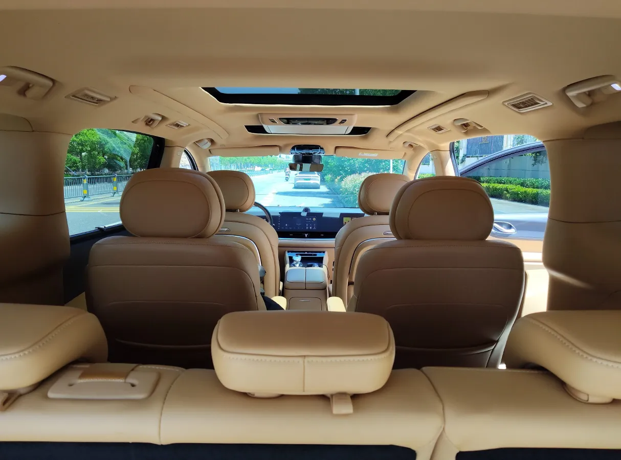 2024 Voyah Dream 1.5T 150HP L4 PHEV 43KWH,autocango,china used car exporter,china ev exporter,chinese used car exporter,chinese used ev exporter