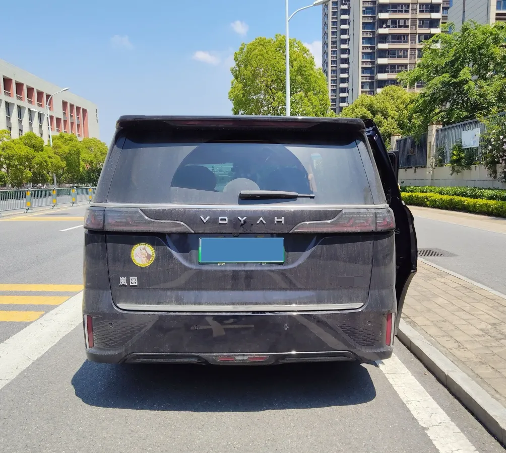 2024 Voyah Dream 1.5T 150HP L4 PHEV 43KWH,autocango,china used car exporter,china ev exporter,chinese used car exporter,chinese used ev exporter