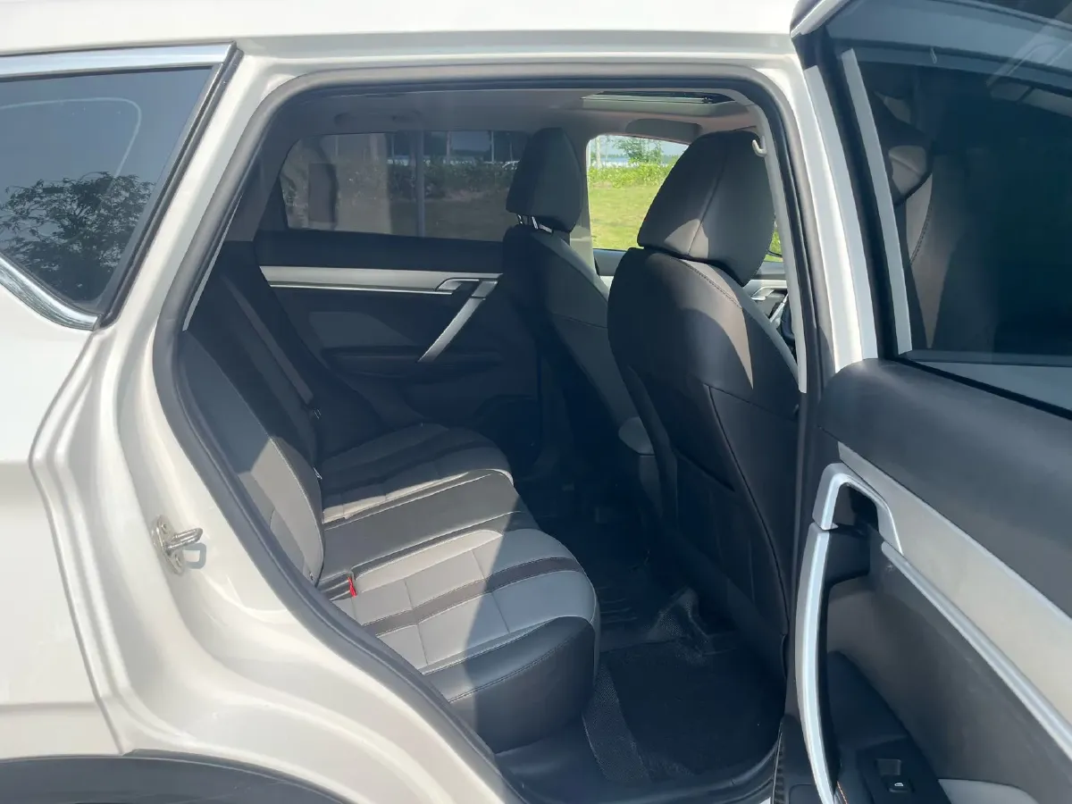 2023 Geely Coolray 1.4T 141HP L4 6MT,autocango,china used car exporter,china ev exporter,chinese used car exporter,chinese used ev exporter