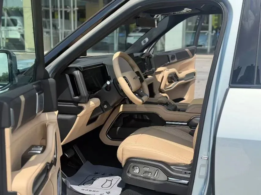 2025 FangChengBao Bao 8 2.0T 245HP L4 E-CVT PHEV,autocango,china used car exporter,china ev exporter,chinese used car exporter,chinese used ev exporter