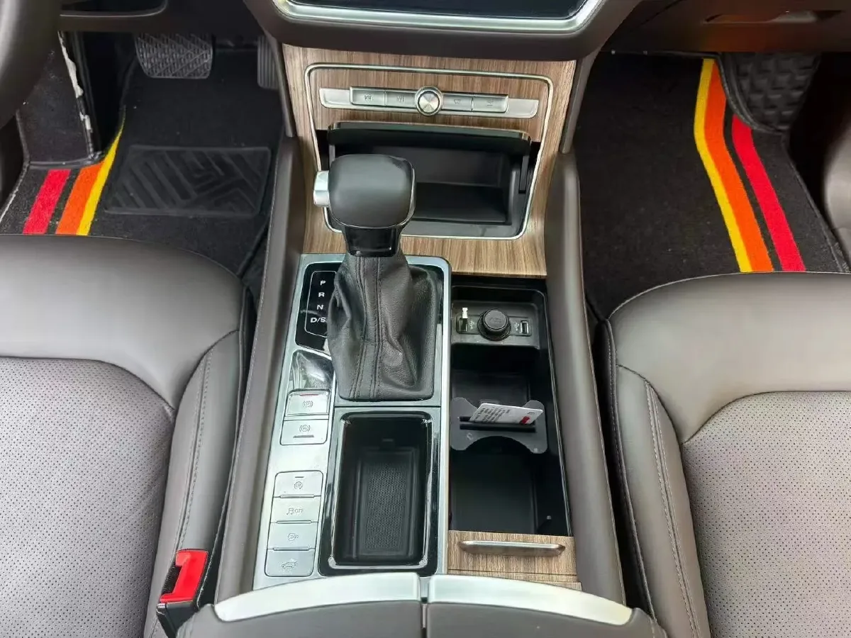 2019 Roewe RX8 2.0T 222HP L4 6AT,autocango,china used car exporter,china ev exporter,chinese used car exporter,chinese used ev exporter