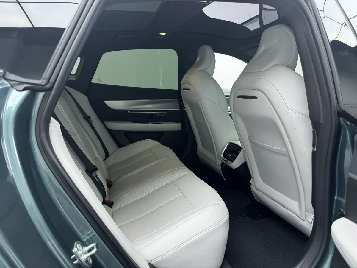 2023 Xpeng P7 BEV 86.2KWH,autocango,china used car exporter,china ev exporter,chinese used car exporter,chinese used ev exporter