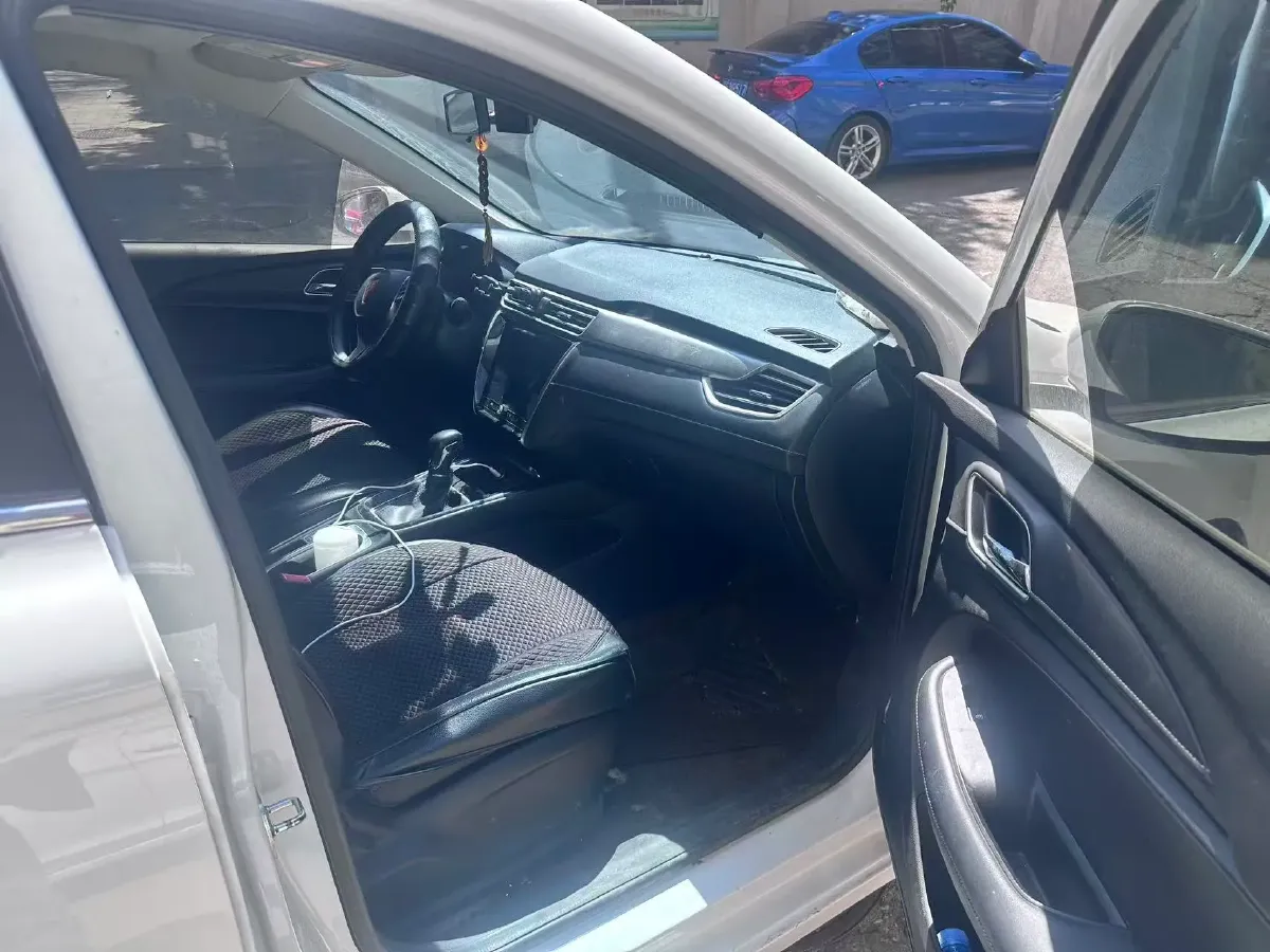 2020 Roewe i5 1.5L 120HP L4 5MT,autocango,china used car exporter,china ev exporter,chinese used car exporter,chinese used ev exporter