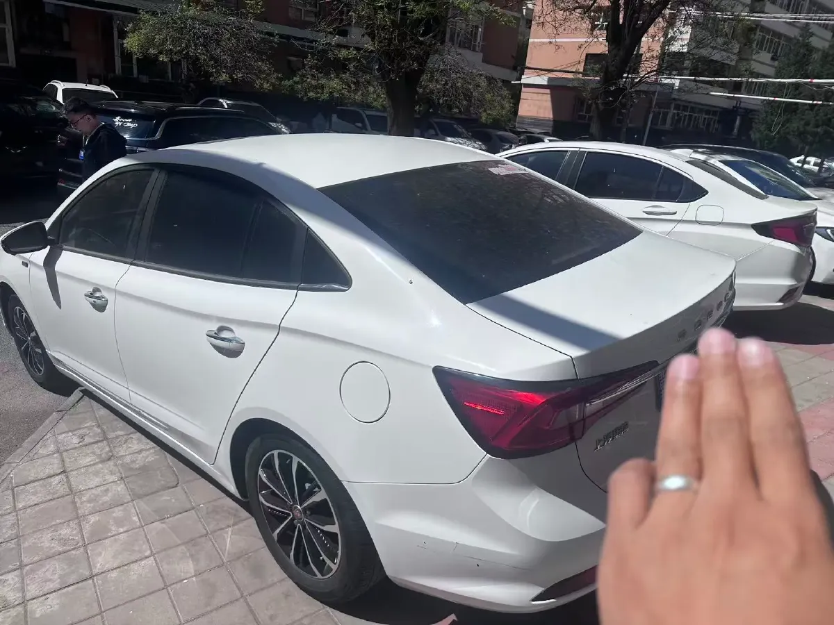 2020 Roewe i5 1.5L 120HP L4 5MT,autocango,china used car exporter,china ev exporter,chinese used car exporter,chinese used ev exporter