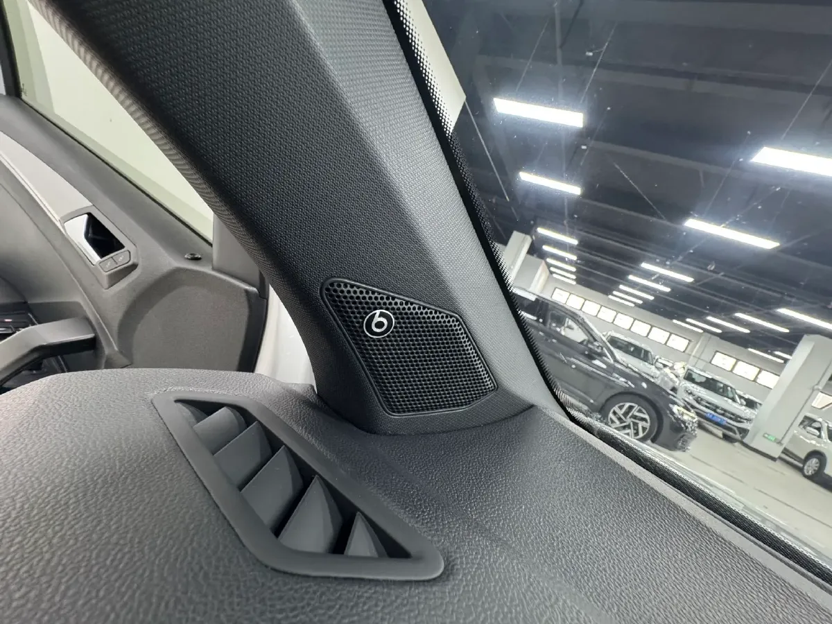 2022 Volkswagen T-Roc 1.4T 150HP L4 7DCT,autocango,china used car exporter,china ev exporter,chinese used car exporter,chinese used ev exporter