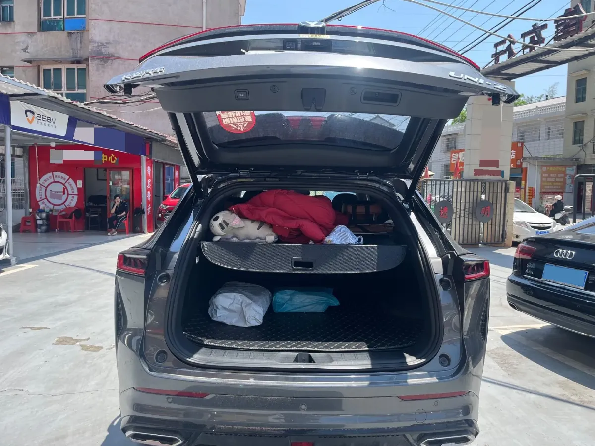 2024 ChangAn UNI-Z 1.5L 98HP L4 E-CVT PHEV 18.4KWH,autocango,china used car exporter,china ev exporter,chinese used car exporter,chinese used ev exporter