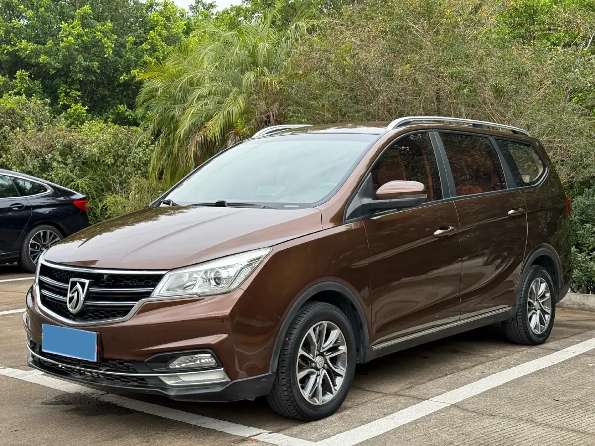2017 BaoJun 730 1.5T 150HP L4 6MT,autocango,china used car exporter,china ev exporter,chinese used car exporter,chinese used ev exporter
