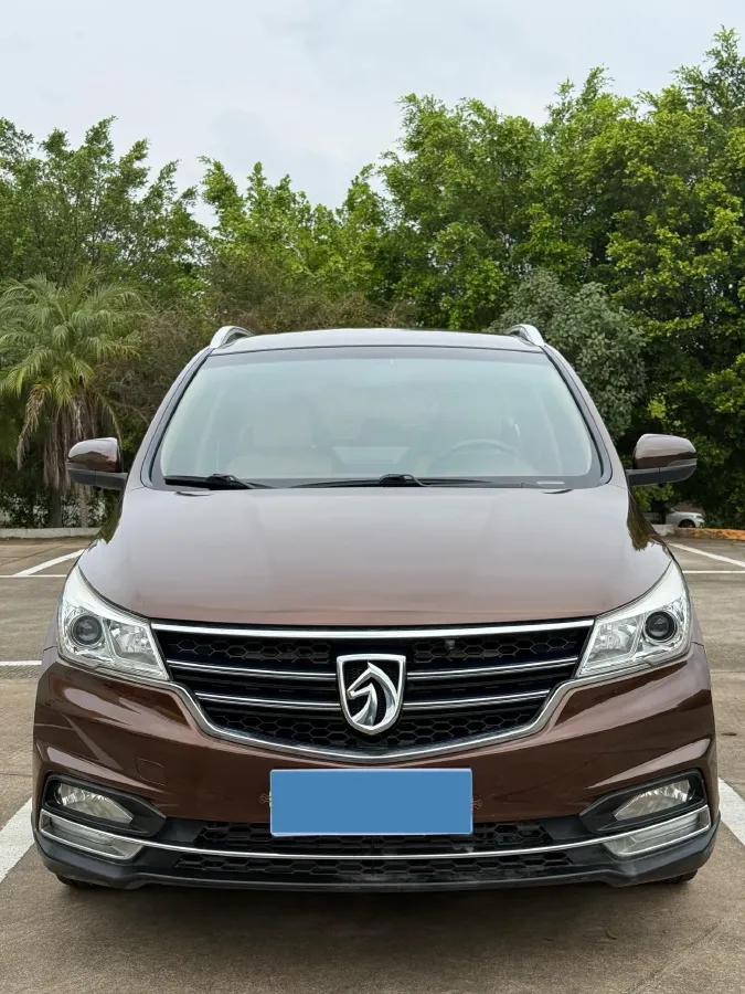 2017 BaoJun 730 1.5T 150HP L4 6MT,autocango,china used car exporter,china ev exporter,chinese used car exporter,chinese used ev exporter