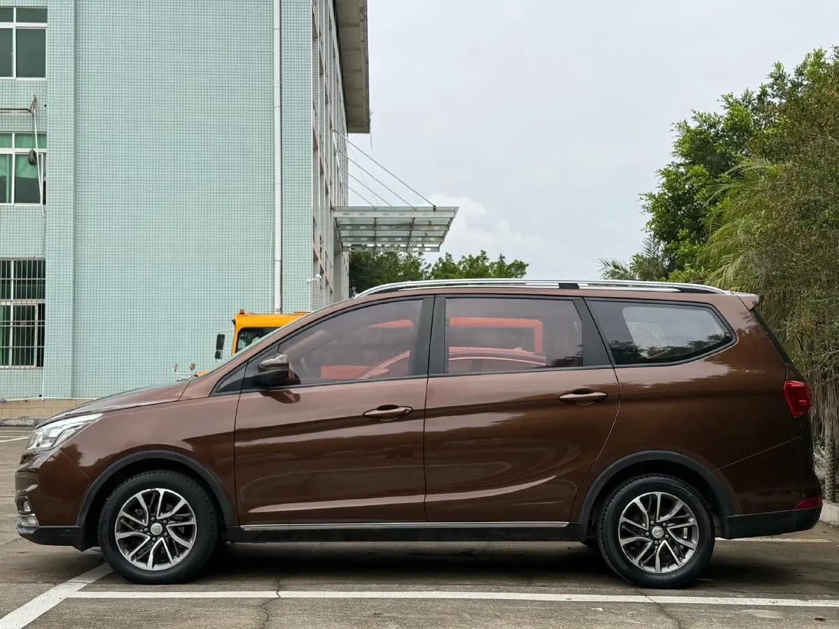2017 BaoJun 730 1.5T 150HP L4 6MT,autocango,china used car exporter,china ev exporter,chinese used car exporter,chinese used ev exporter