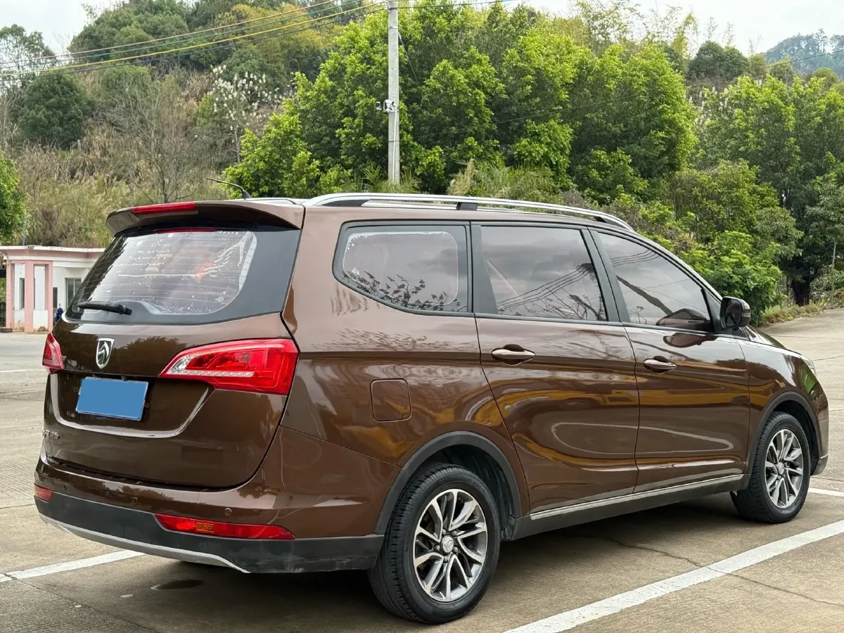 2017 BaoJun 730 1.5T 150HP L4 6MT,autocango,china used car exporter,china ev exporter,chinese used car exporter,chinese used ev exporter