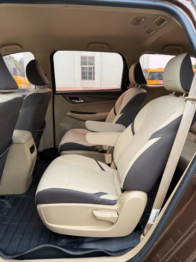 2017 BaoJun 730 1.5T 150HP L4 6MT,autocango,china used car exporter,china ev exporter,chinese used car exporter,chinese used ev exporter