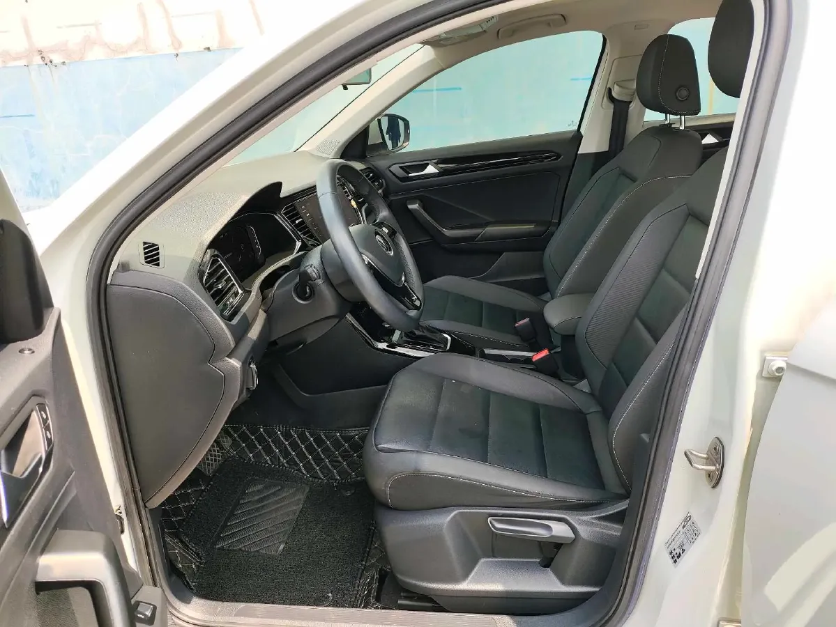 2021 Volkswagen T-Roc 1.4T 150HP L4 7DCT,autocango,china used car exporter,china ev exporter,chinese used car exporter,chinese used ev exporter