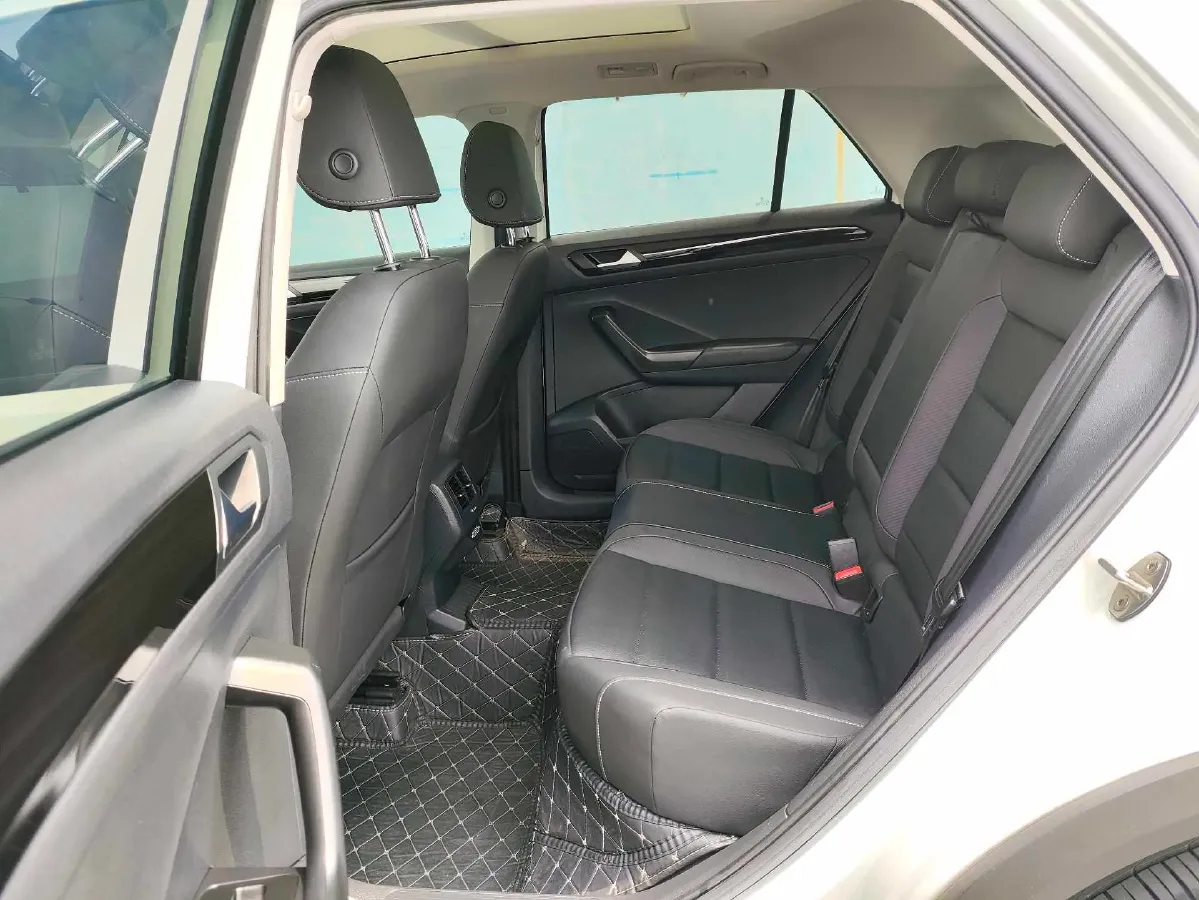 2021 Volkswagen T-Roc 1.4T 150HP L4 7DCT,autocango,china used car exporter,china ev exporter,chinese used car exporter,chinese used ev exporter