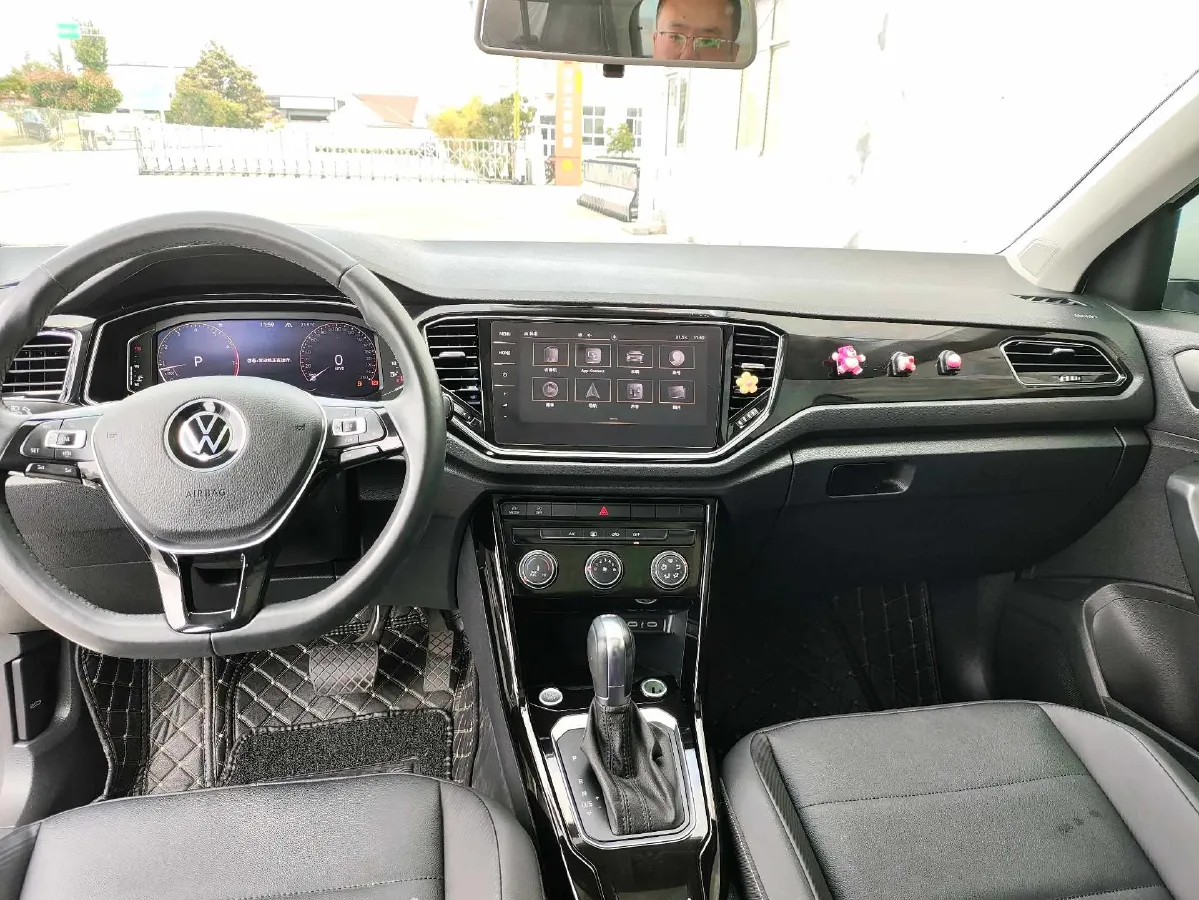 2021 Volkswagen T-Roc 1.4T 150HP L4 7DCT,autocango,china used car exporter,china ev exporter,chinese used car exporter,chinese used ev exporter