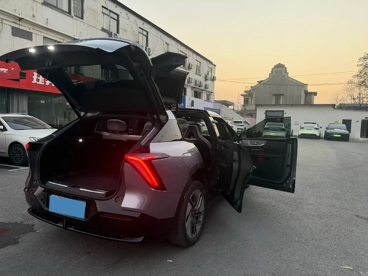 2023 HiPhi Y BEV 76.6KWH,autocango,china used car exporter,china ev exporter,chinese used car exporter,chinese used ev exporter